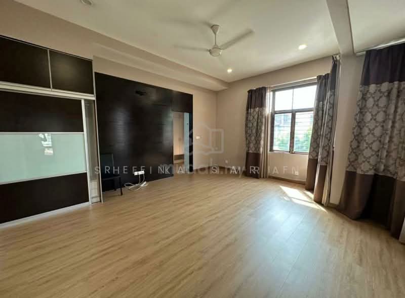 2-storey Terraced House for Sale in Bukit Jelutong (Shah Alam) - Reena Sarif - Living Room - PropertyGuru.com.my