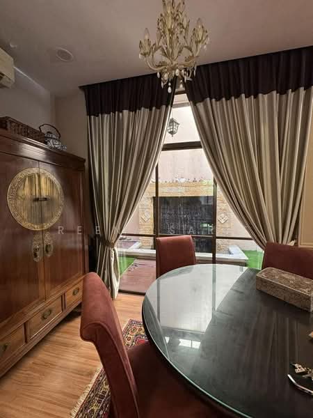 2-storey Terraced House for Sale in Bukit Jelutong (Shah Alam) - Reena Sarif - Dining Room - PropertyGuru.com.my