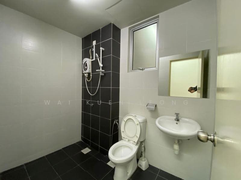 Service Residence for Sale at Maxim Residences - Wai Kuen Leong - Bathroom - PropertyGuru.com.my