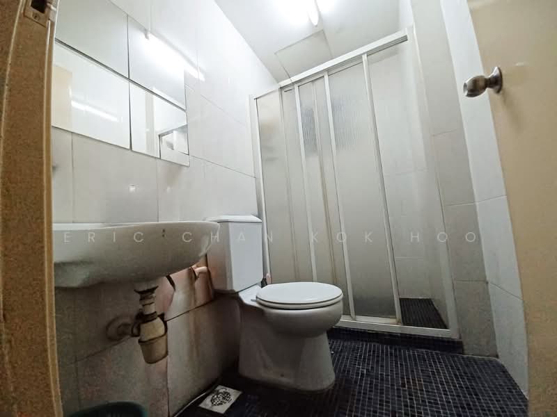 Service Residence for Sale at Connaught Avenue - Eric Chan Kok Hoo - Bathroom - PropertyGuru.com.my