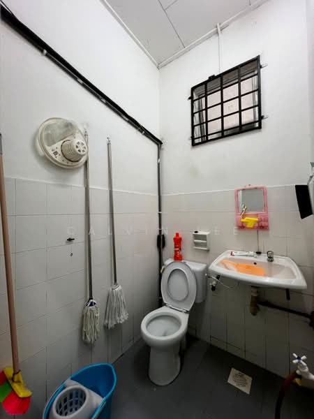 Rumah Teres 1 Tingkat untuk Dijual di Taman Megah Ria (Masai) - Calvin Lee - Bathroom - PropertyGuru.com.my