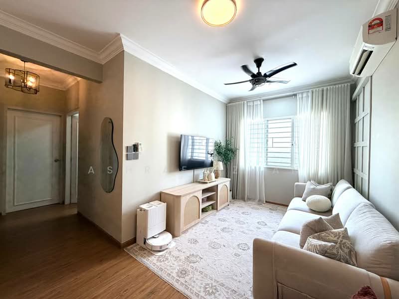 Pangsapuri untuk Dijual di De Cendana - Ashraf Azwan - Living Room - PropertyGuru.com.my
