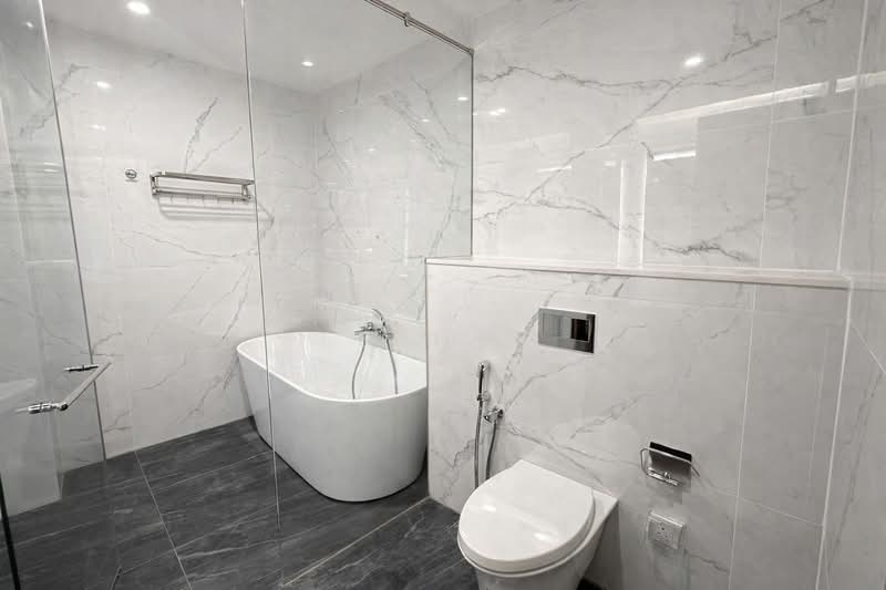 Servis Apartment untuk Disewa di Core Residence @ TRX - TC Hoo - Bathroom - PropertyGuru.com.my