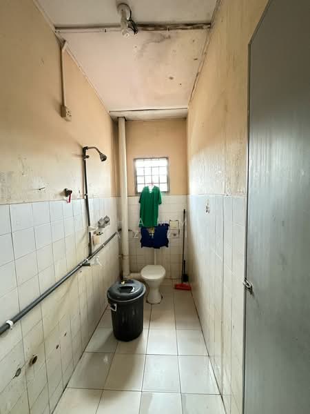 2-storey Terraced House for Sale in Taman Cenderawasih (Kuantan) - Mohammad Azizi - Bathroom - PropertyGuru.com.my