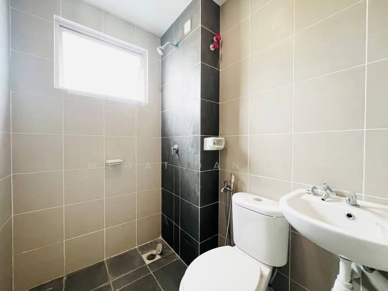 Townhouse for Sale in Cybersouth (Dengkil) - Megat Danial - Bathroom - PropertyGuru.com.my