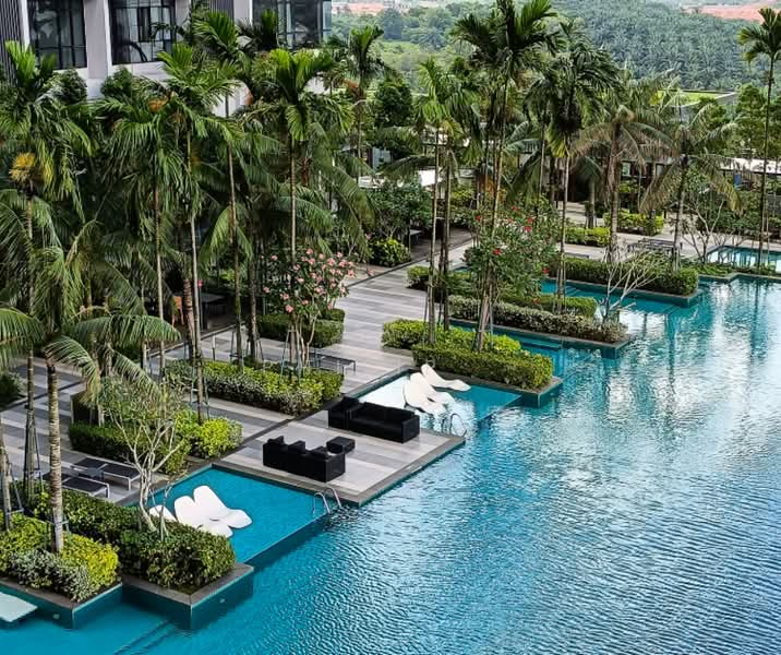 Kondominium untuk Dijual di Grand Medini - Philip . - Pool - PropertyGuru.com.my