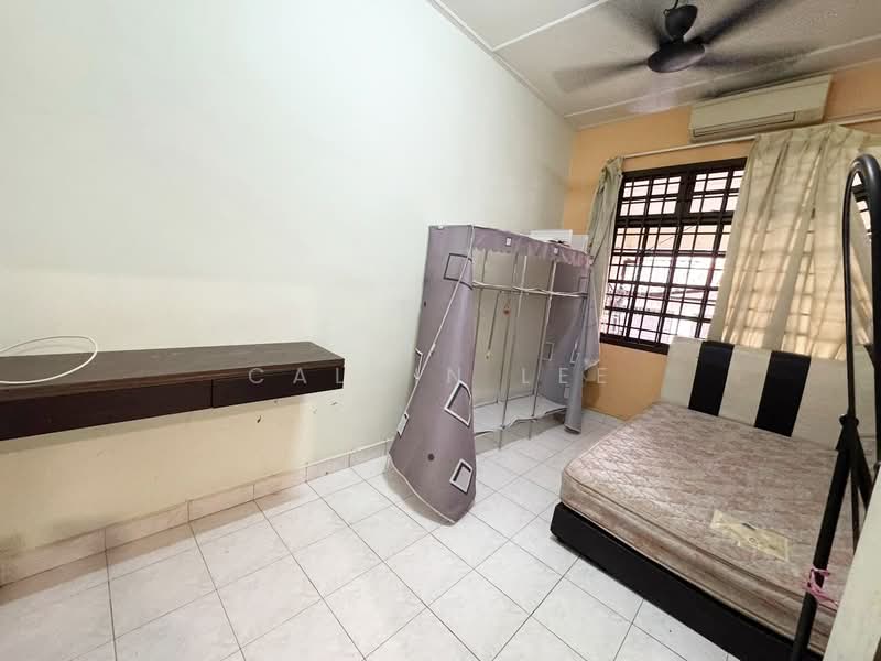 1.5-storey Terraced House for Sale in Taman Pelangi Indah (Ulu Tiram) - Calvin Lee - Bedroom - PropertyGuru.com.my