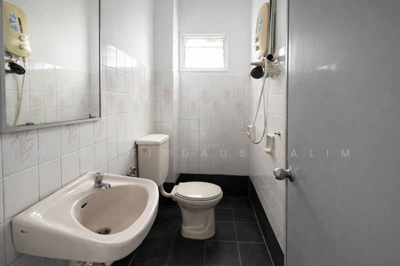 2-storey Terraced House for Sale in Usj 9 (Subang Jaya) - Mohd Firdaus Salim - Bathroom - PropertyGuru.com.my