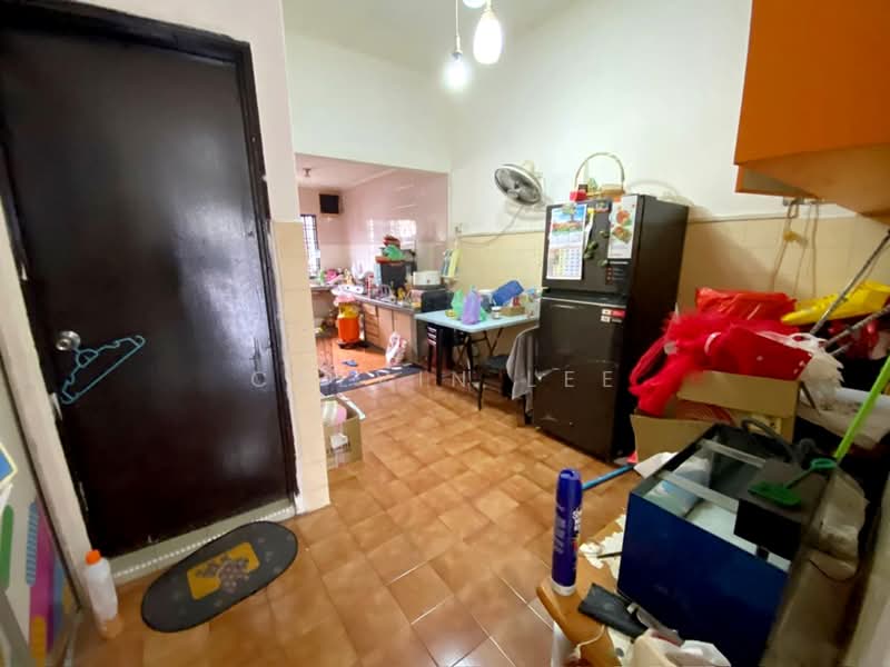 Rumah Teres 1 Tingkat untuk Dijual di Taman Johor Jaya (Johor Bahru) - Calvin Lee - Kitchen - PropertyGuru.com.my