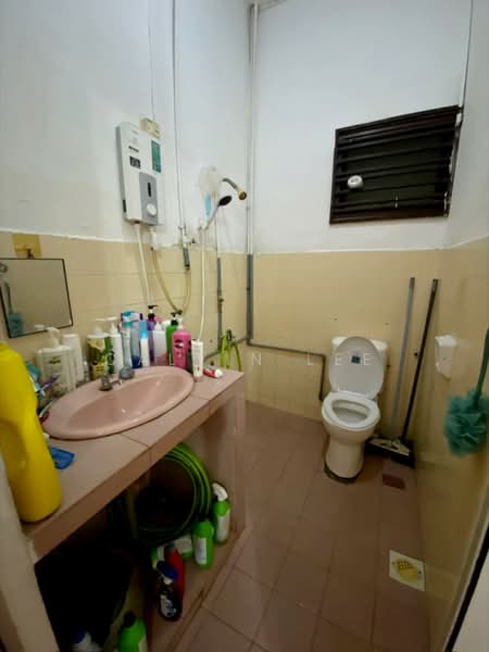 Rumah Teres 1 Tingkat untuk Dijual di Taman Johor Jaya (Johor Bahru) - Calvin Lee - Bathroom - PropertyGuru.com.my