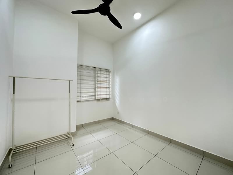 2-storey Terraced House for Sale in Bandar Gamuda Gardens (Rawang) - Evelyn Khoo - Room - PropertyGuru.com.my