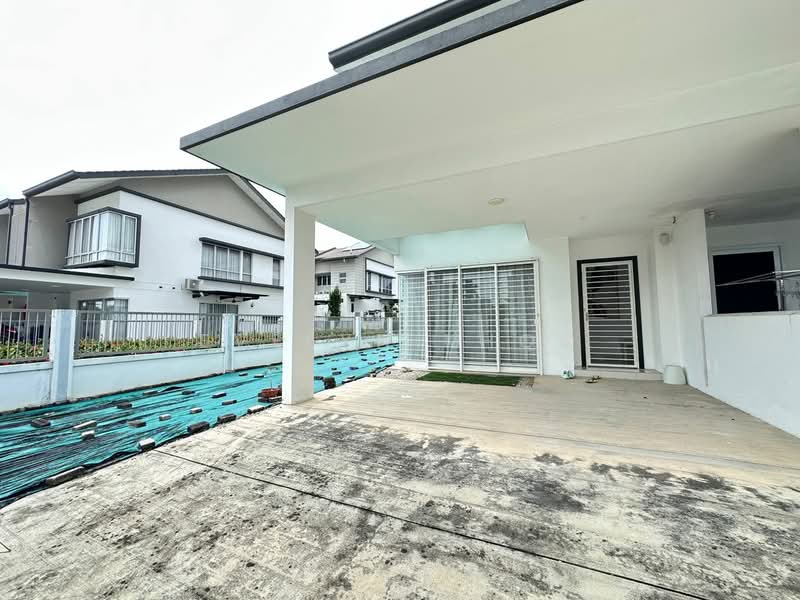 2-storey Terraced House for Sale in Bandar Gamuda Gardens (Rawang) - Evelyn Khoo - Car Porch - PropertyGuru.com.my