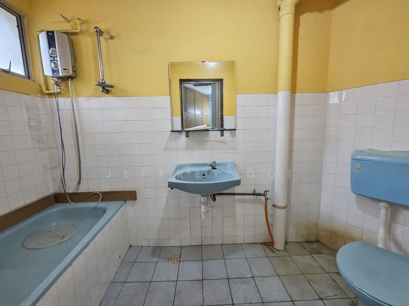 Condominium for Sale at Teratai Mewah Condominium - Jeffrey Ooi - Bathroom - PropertyGuru.com.my