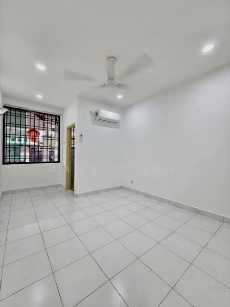 1.5-storey Terraced House for Sale in Taman Impian Emas (Skudai) - Calvin Lee - Living Room - PropertyGuru.com.my