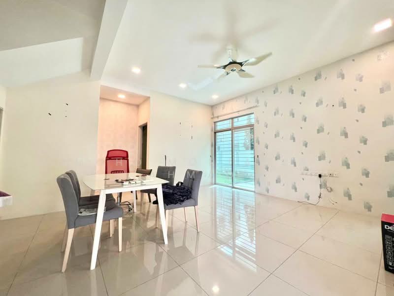 Cluster House for Sale in Bandar Saujana Putra (Tanjong Duabelas) - Mohd Mortadza Ahmad - Dining Room - PropertyGuru.com.my