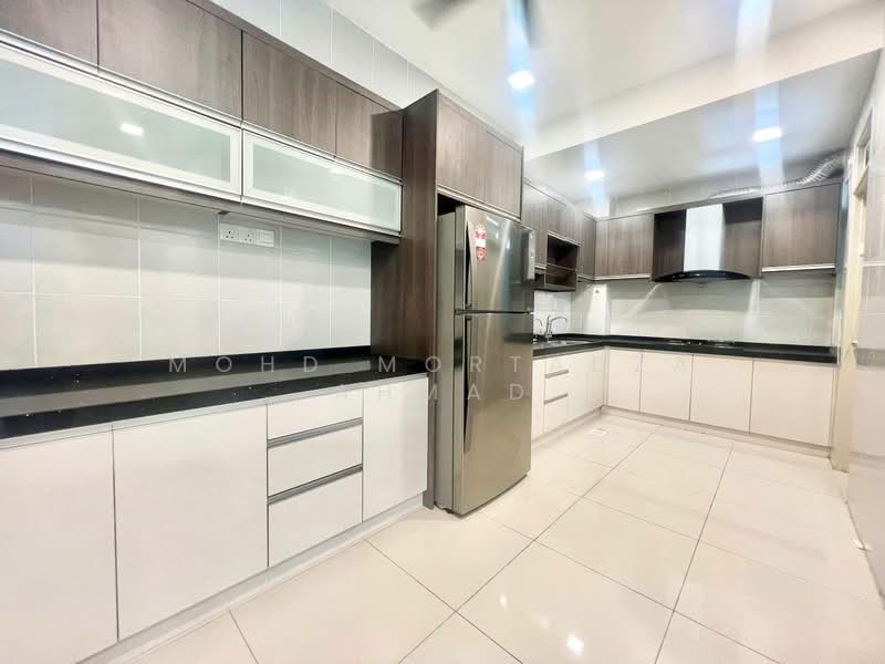 Cluster House for Sale in Bandar Saujana Putra (Tanjong Duabelas) - Mohd Mortadza Ahmad - Kitchen - PropertyGuru.com.my