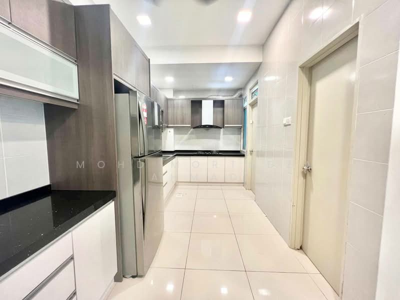 Cluster House for Sale in Bandar Saujana Putra (Tanjong Duabelas) - Mohd Mortadza Ahmad - Kitchen - PropertyGuru.com.my