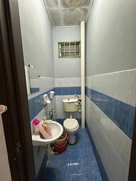 2-storey Terraced House for Sale in Taman Bestari Indah (Ulu Tiram) - Derrick Chuah - Bathroom - PropertyGuru.com.my