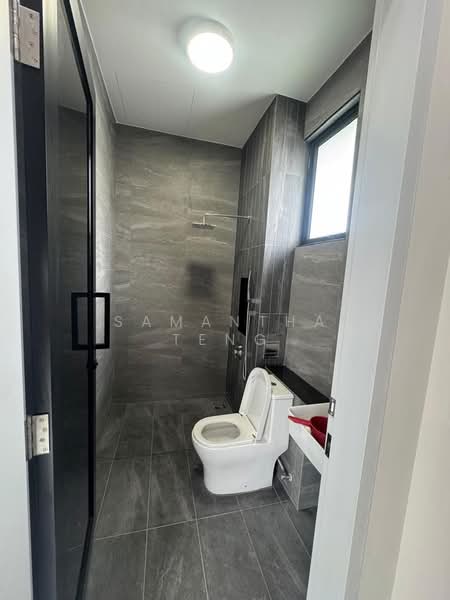 Rumah Berkembar untuk Disewa di Setia Tropika (Johor Bahru) - Samantha Teng - Bathroom - PropertyGuru.com.my