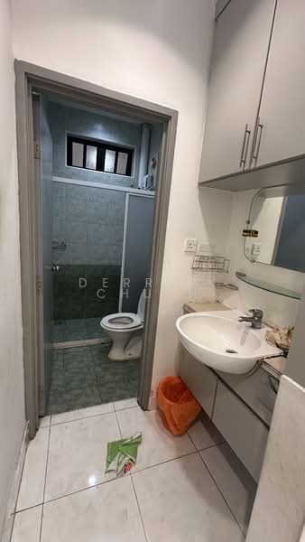 1.5-storey Terraced House for Sale in Taman Pelangi Indah (Ulu Tiram) - Derrick Chuah - Bathroom - PropertyGuru.com.my