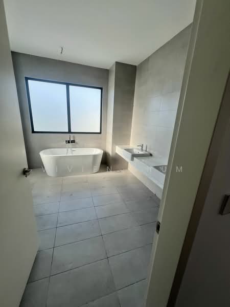Semi-Detached House for Sale in Telok Panglima Garang (Selangor) - Vivien Thum - Bathroom - PropertyGuru.com.my