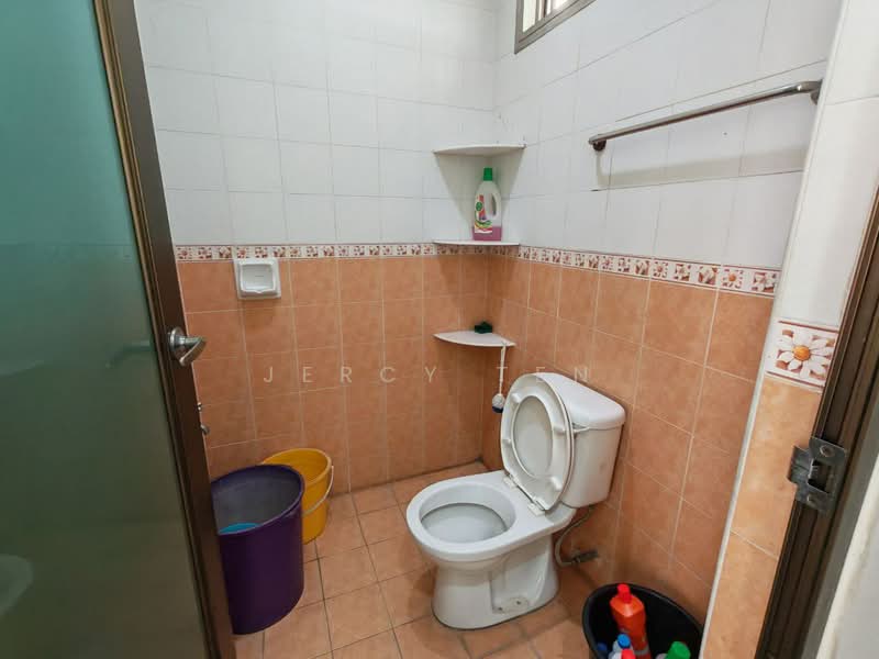 Semi-Detached House for Sale in Taman Sutera Utama (Skudai) - Jercy Ten - Bathroom - PropertyGuru.com.my