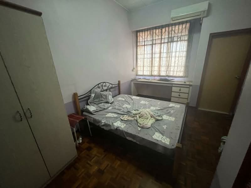2-storey Terraced House for Sale in Taman Johor Jaya (Johor Bahru) - Jeff Lee - Bedroom - PropertyGuru.com.my