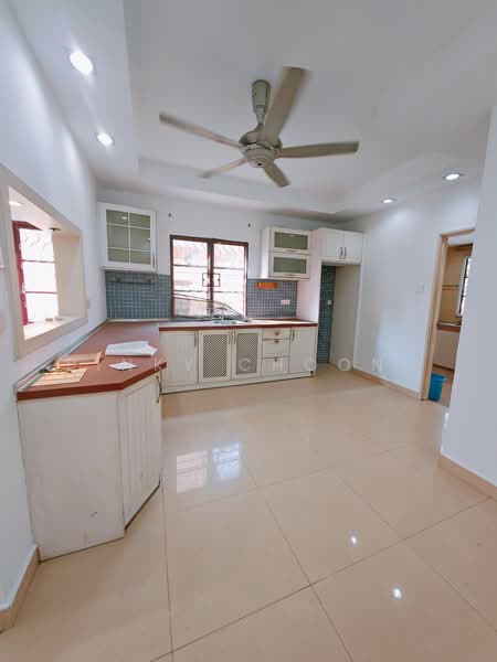 3-storey Terraced House for Sale in Sierramas (Sungai Buloh) - Pinky Choong - Kitchen - PropertyGuru.com.my