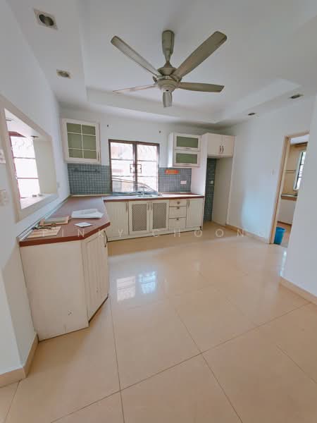 3-storey Terraced House for Sale in Sierramas (Sungai Buloh) - Pinky Choong - Kitchen - PropertyGuru.com.my