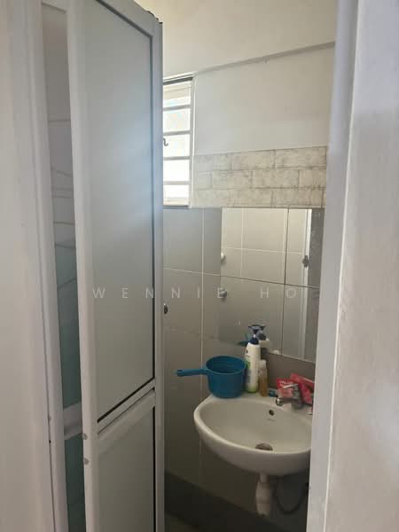 Apartment for Sale at Pangsapuri Alpinia - Wennie Ho - Bathroom - PropertyGuru.com.my