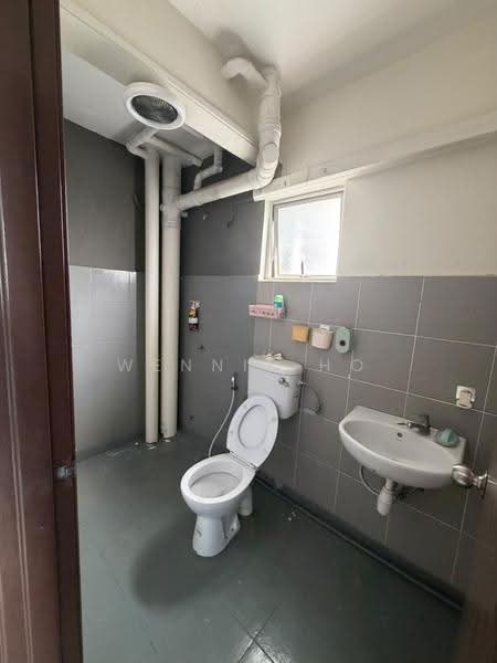 Apartment for Sale at Pangsapuri Alpinia - Wennie Ho - Bathroom - PropertyGuru.com.my