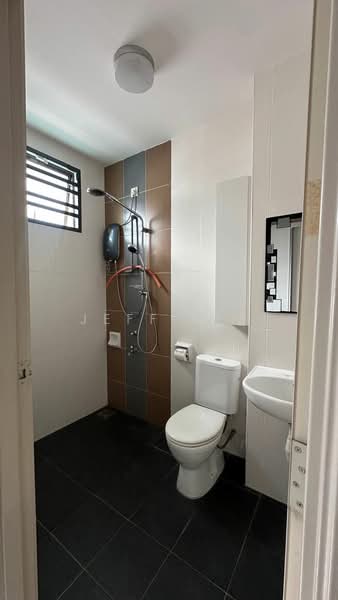 Rumah Teres 2 Tingkat untuk Dijual di Setia Tropika (Johor Bahru) - Jeff Lee - Bathroom - PropertyGuru.com.my