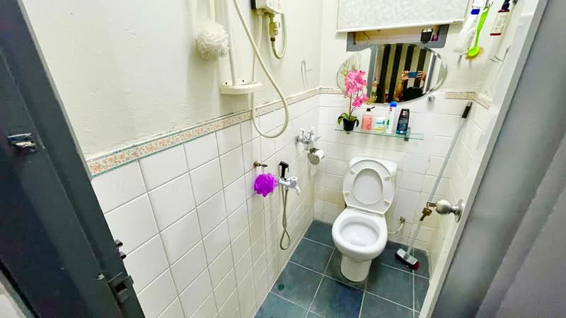 Rumah Teres 2 Tingkat untuk Dijual di Seksyen 17 (Petaling Jaya) - Noraini Dahan - Bathroom - PropertyGuru.com.my