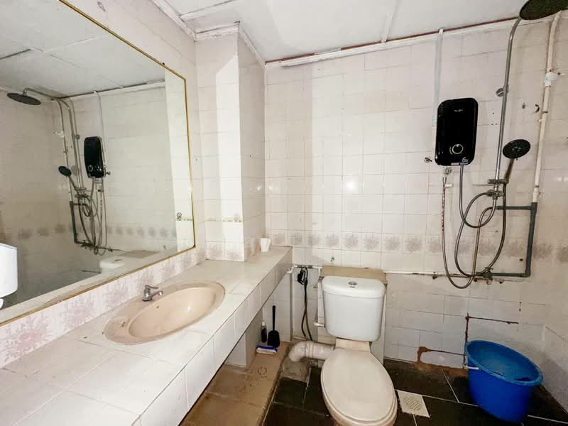 2-storey Terraced House for Sale in Taman Melewar (Gombak) - Farid Fahmi - Bathroom - PropertyGuru.com.my