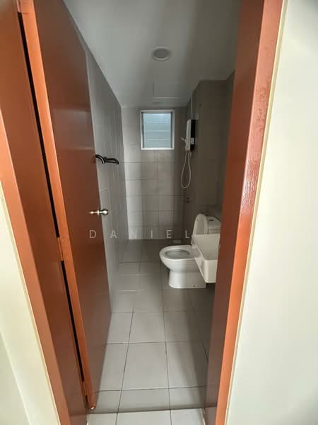 Condominium for Rent at Lakefront Homes - DANIEL . - Bathroom - PropertyGuru.com.my