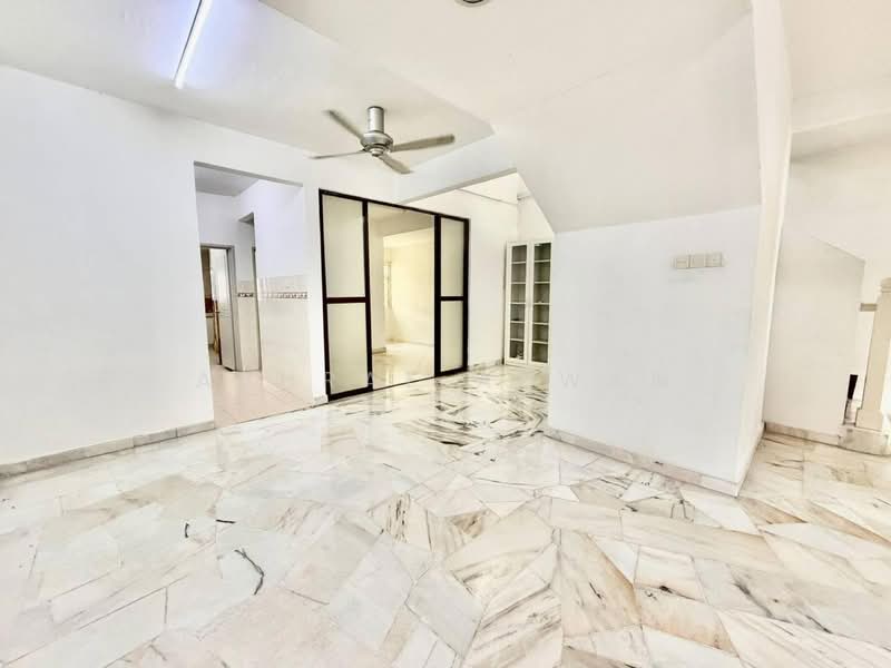 Rumah Teres 2 Tingkat untuk Dijual di Subang (Selangor) - Ashraf Azwan - Living Room - PropertyGuru.com.my