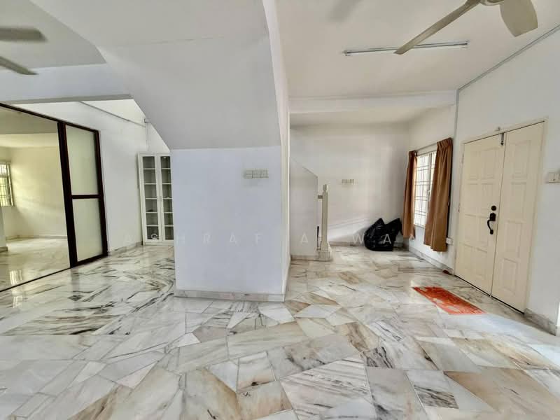 Rumah Teres 2 Tingkat untuk Dijual di Subang (Selangor) - Ashraf Azwan - Living Room - PropertyGuru.com.my