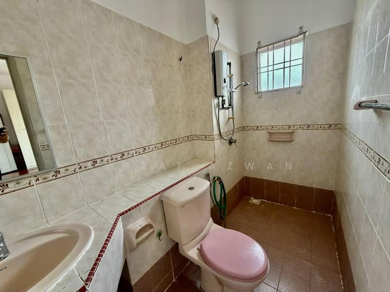 Rumah Teres 2 Tingkat untuk Dijual di Subang (Selangor) - Ashraf Azwan - Bathroom - PropertyGuru.com.my