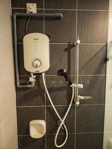Servis Apartment untuk Disewa di Evo Soho Suite - Taty Nordin - Bathroom - PropertyGuru.com.my