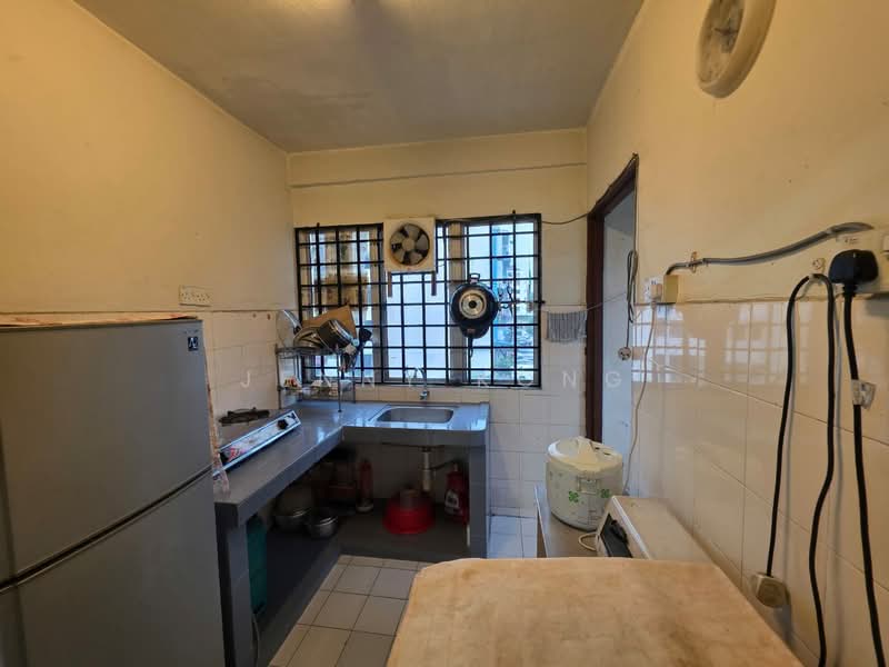 Rumah Flat untuk Dijual di Sri Shamelin - Jenny Kong - Kitchen - PropertyGuru.com.my