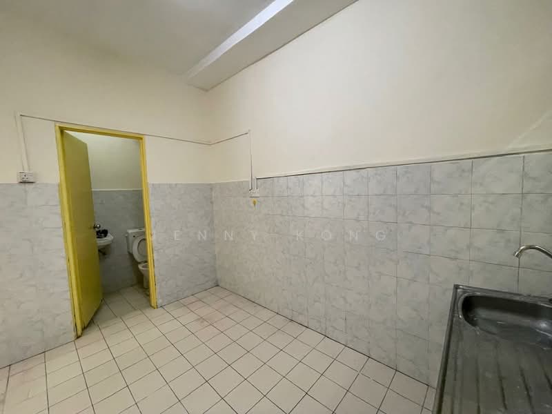 Pangsapuri untuk Disewa di Pangsapuri Lagoon Perdana - Jenny Kong - Bathroom - PropertyGuru.com.my