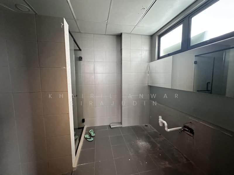 Office for Rent in Bukit Jelutong (Shah Alam) - Khairil Anwar Sirajudin - Bathroom - PropertyGuru.com.my