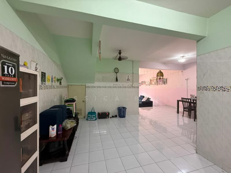 2-storey Terraced House for Sale in Taman Mount Austin (Tebrau) - Jessica Boey - Living Room - PropertyGuru.com.my
