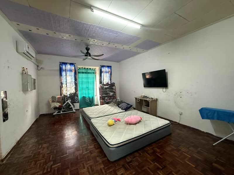 2-storey Terraced House for Sale in Taman Mount Austin (Tebrau) - Jessica Boey - Bedroom - PropertyGuru.com.my
