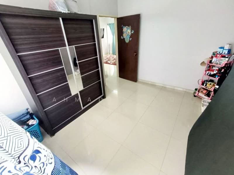 Pangsapuri untuk Dijual di Pangsapuri Arista - Ahmad Syafiq - Bedroom - PropertyGuru.com.my