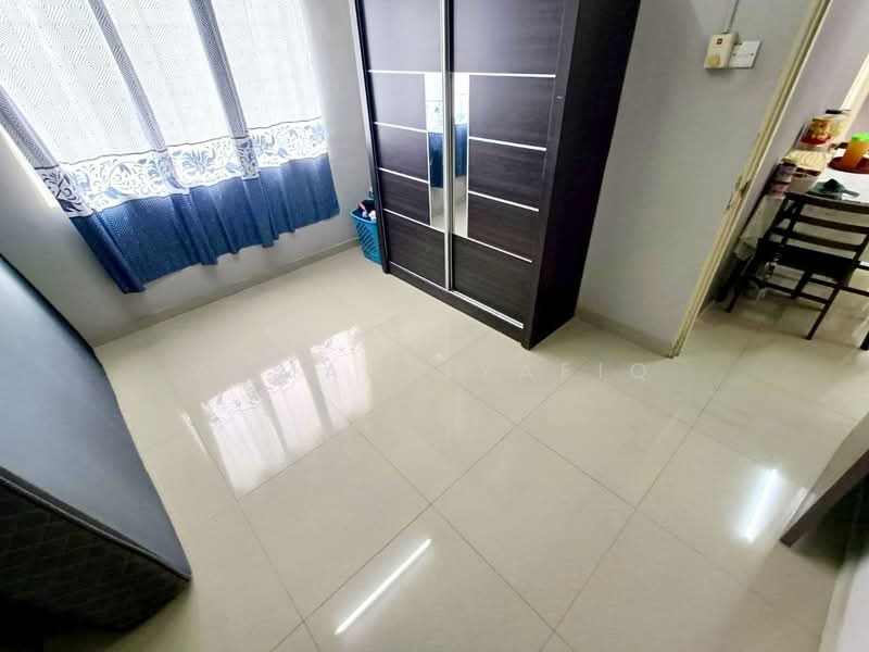 Pangsapuri untuk Dijual di Pangsapuri Arista - Ahmad Syafiq - Bedroom - PropertyGuru.com.my