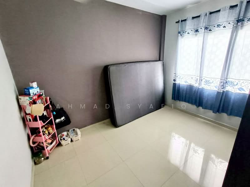 Pangsapuri untuk Dijual di Pangsapuri Arista - Ahmad Syafiq - Bedroom - PropertyGuru.com.my