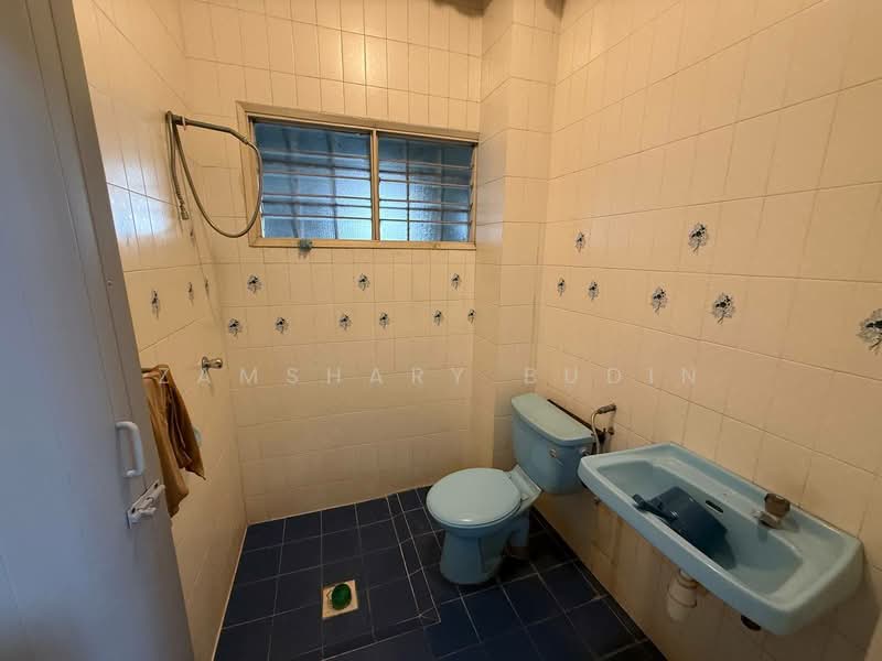 2-storey Terraced House for Sale in SS18 (Subang Jaya) - Zamshary Budin - Bathroom - PropertyGuru.com.my