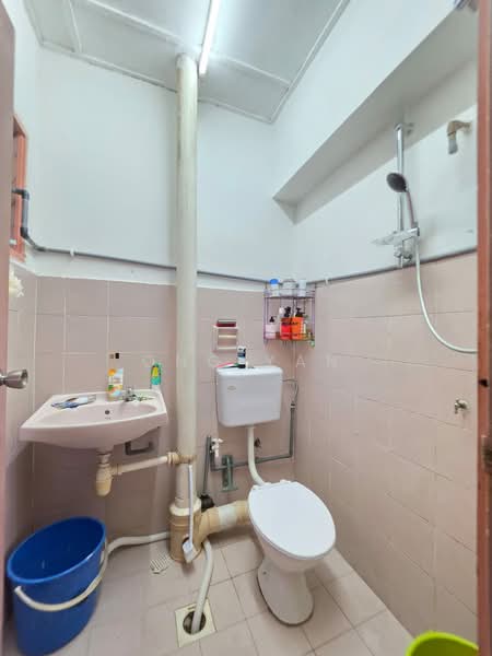 Kondominium untuk Dijual di Vista Perdana - Ong Yan - Bathroom - PropertyGuru.com.my