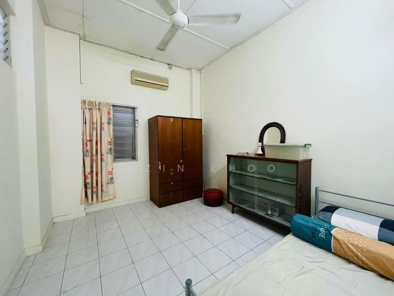 1-storey Terraced House for Rent in Taman Canning (Ipoh) - Qazin Khoo - Bedroom - PropertyGuru.com.my